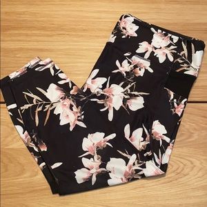 Athleta leggings with stash pockets